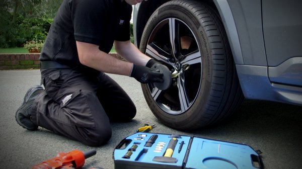 Puncture with Locking Nut